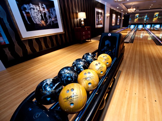 QUBICAAMF-bowling-house-ball-Specialty-ball-tale.jpg