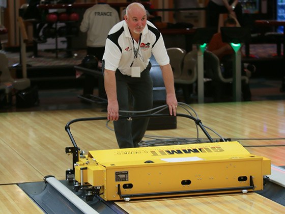 QubicaAMF-bowling-lane-machine-summit-Outstanding-Speed.jpg