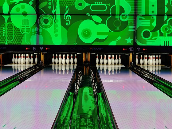 Bowling-QubicaAMF-lanes-spl-boutique-Unique-Color-Options-white_foto.jpg