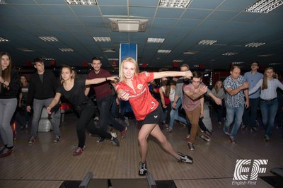 Стаффер QubicaAMF Russia&CIS Ксения Апанякина провела мастер-класс по боулингу