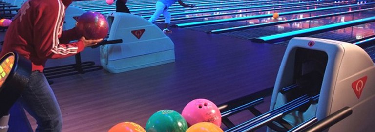 QUBICAAMF-bowling-hybrid-Blue-Fusion-banner.jpg